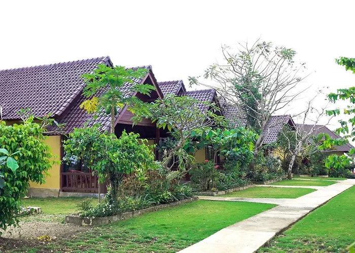 Отель Pini Sentana Village Nusa Penida Tanglad