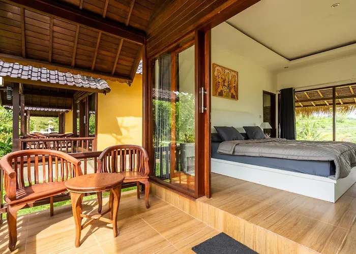 Отель Pini Sentana Village Nusa Penida 3*