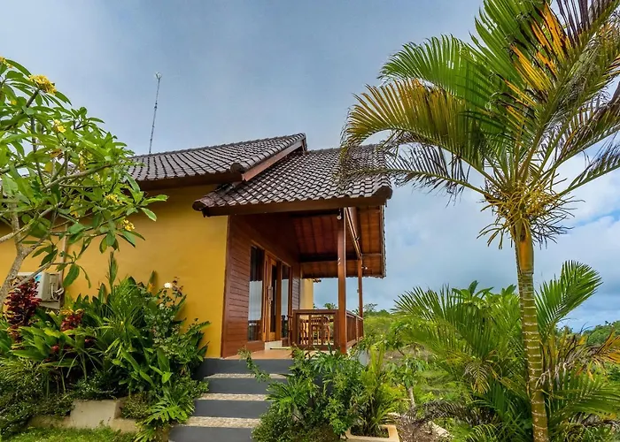 Отель Pini Sentana Village Nusa Penida 3*