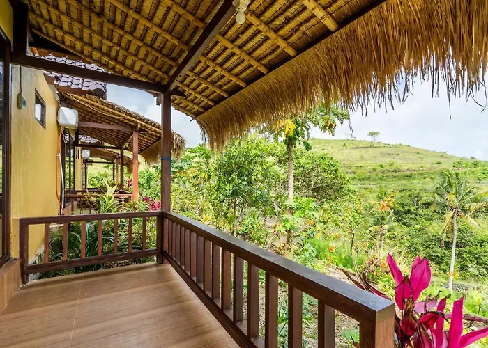 Отель Pini Sentana Village Nusa Penida Tanglad