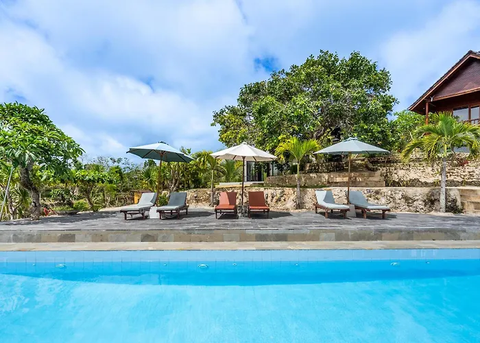 Отель Pini Sentana Village Nusa Penida