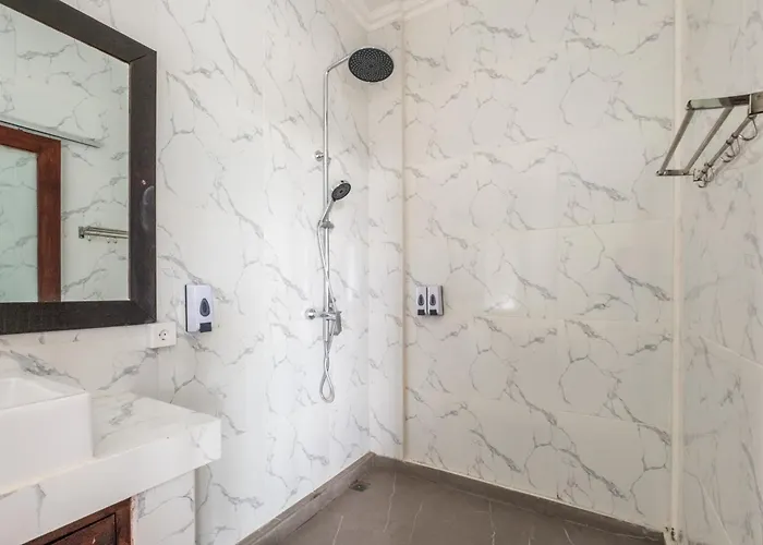 Pini Sentana Village Nusa Penida Отель 3*
