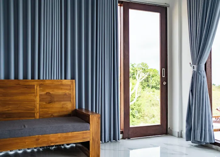 酒店 Pini Sentana Village Nusa Penida 3*